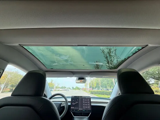 Tesla Model 3 — Фото автомобиля 15