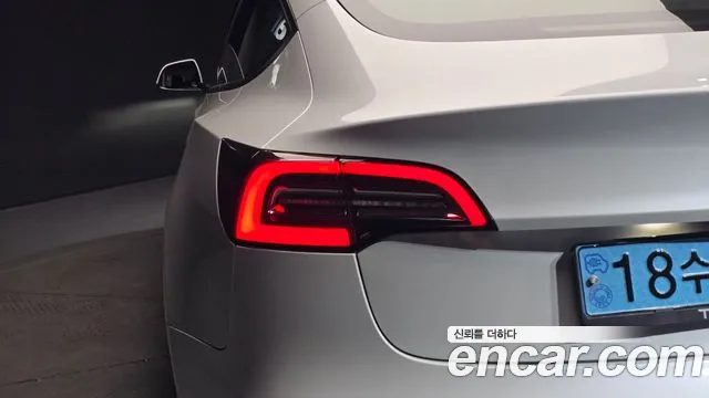 Tesla Model 3 — Фото автомобиля 23