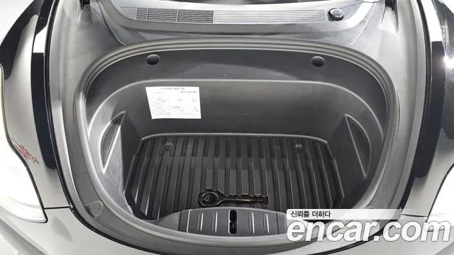 Tesla Model 3 — Фото автомобиля 6