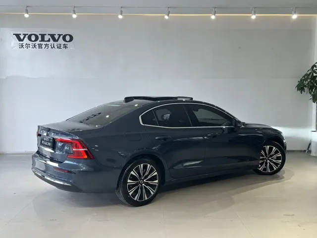 Volvo S60 — Фото автомобиля 4