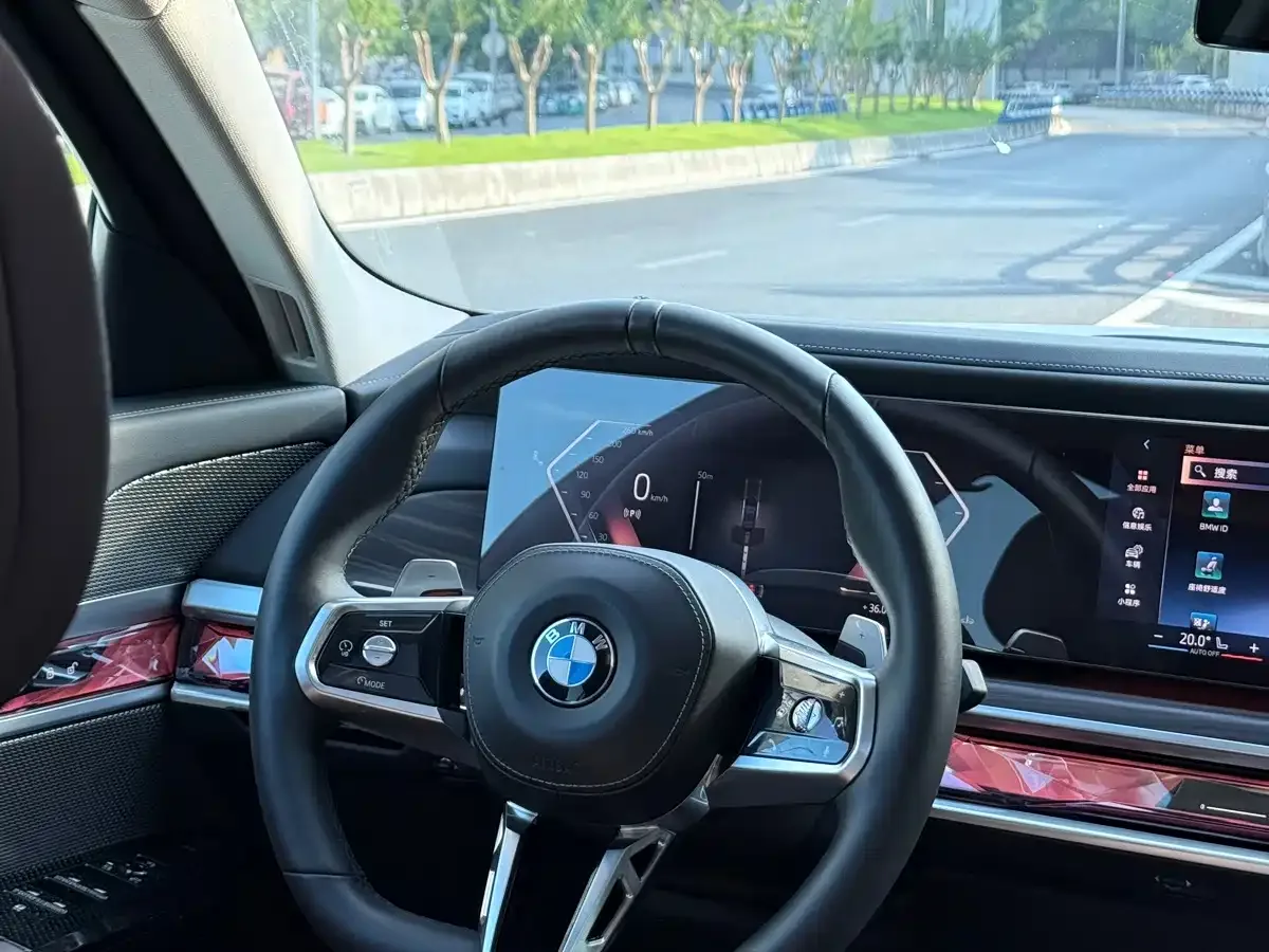 BMW BMW 7 Series 2023 Model 735Li M Sport Package — Фото автомобиля 8