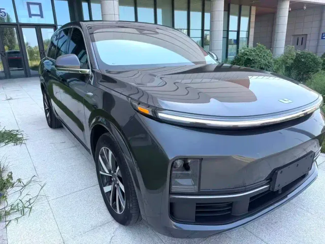 Li Auto L8 — Фото автомобиля 3