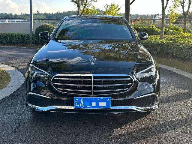Mercedes-Benz E-Class — Фото автомобиля 2