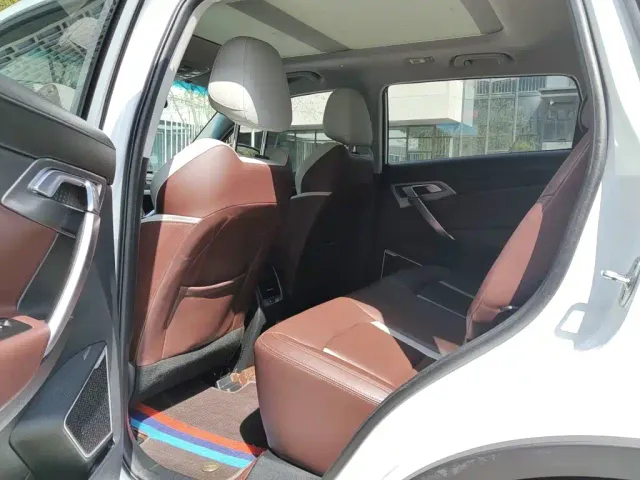 Geely Boyue — Фото автомобиля 10