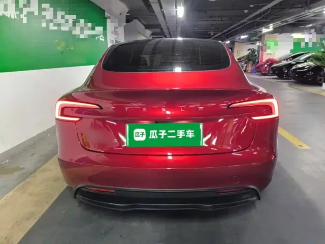 Tesla Model 3 — Фото автомобиля 5