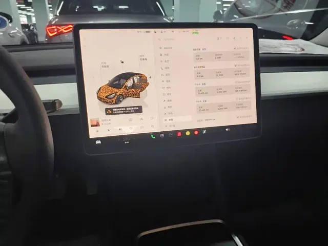 Tesla Model 3 — Фото автомобиля 8