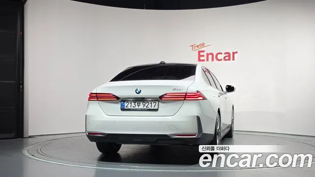 BMW 5-Series — Фото автомобиля 4