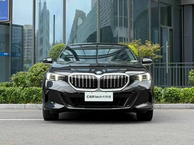 BMW 5 Series — Фото автомобиля 2