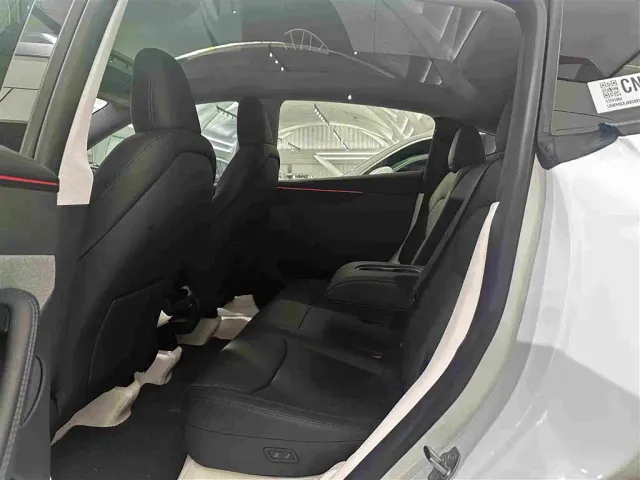 Tesla Model Y — Фото автомобиля 12