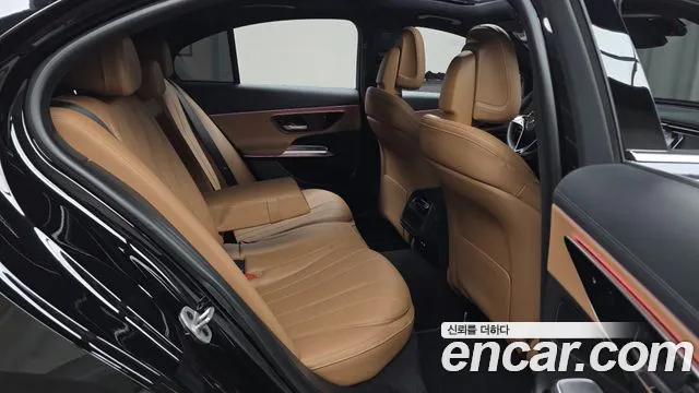 Mercedes-Benz E-Class — Фото автомобиля 22