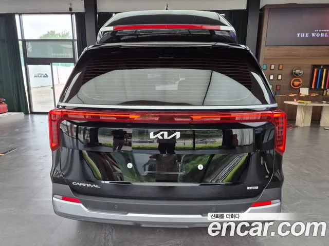 Kia Carnival Generation 4 — Фото автомобиля 4