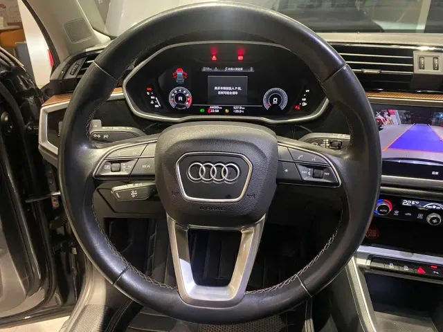 Audi Q3 — Фото автомобиля 12