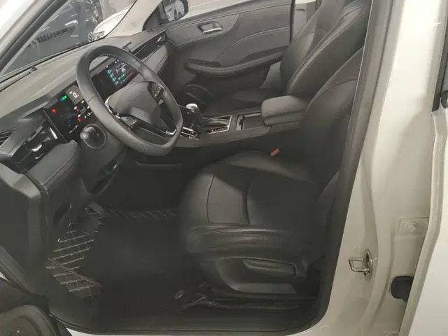 Roewe i5 — Фото автомобиля 14