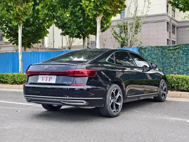 Volkswagen Passat — Фото автомобиля 9