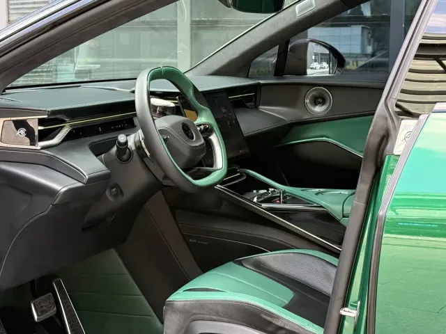 Lotus Eletre — Фото автомобиля 12