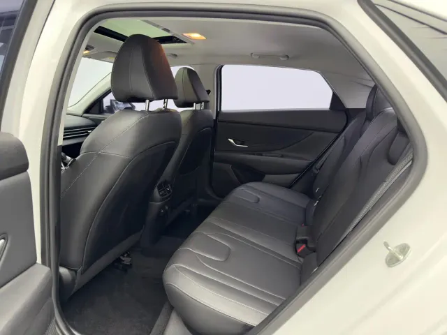 Hyundai Elantra — Фото автомобиля 21