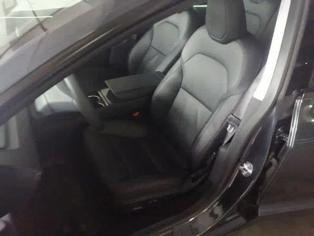 Tesla Model 3 — Фото автомобиля 14