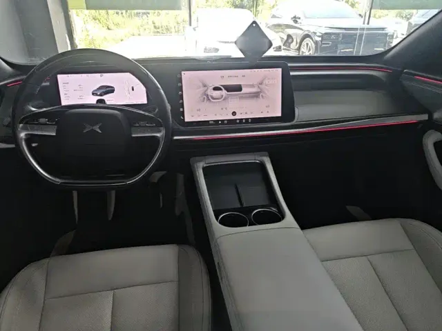 Xpeng P7 — Фото автомобиля 9