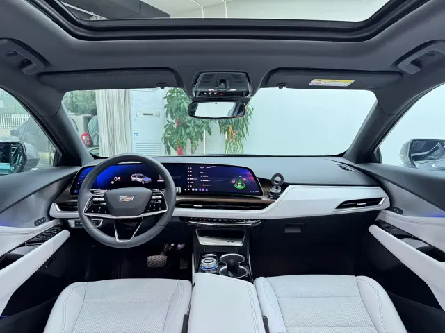 Cadillac Cadillac GT4 2023 25T Luxury Edition — Фото автомобиля 4