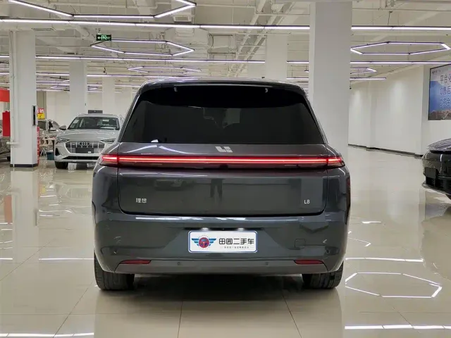 Li Auto L8 — Фото автомобиля 5
