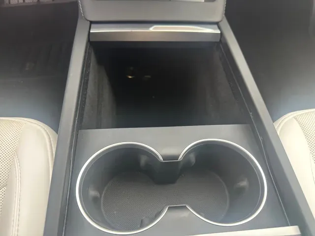 Tesla Model 3 — Фото автомобиля 14