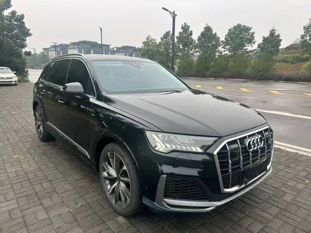 Audi Q7 — Фото автомобиля 3