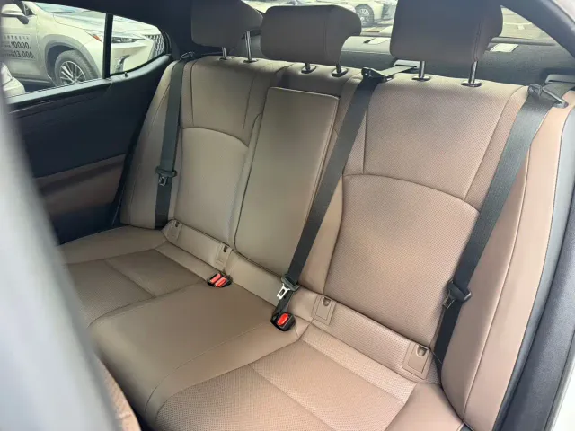 Lexus ES — Фото автомобиля 10
