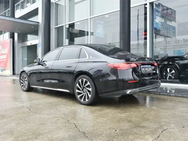 Mercedes-Benz E-Class — Фото автомобиля 2