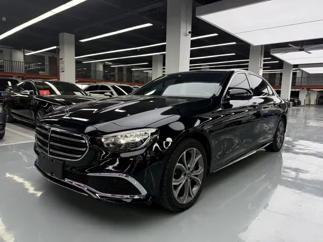 Фотография автомобиля — Mercedes-Benz E-Class