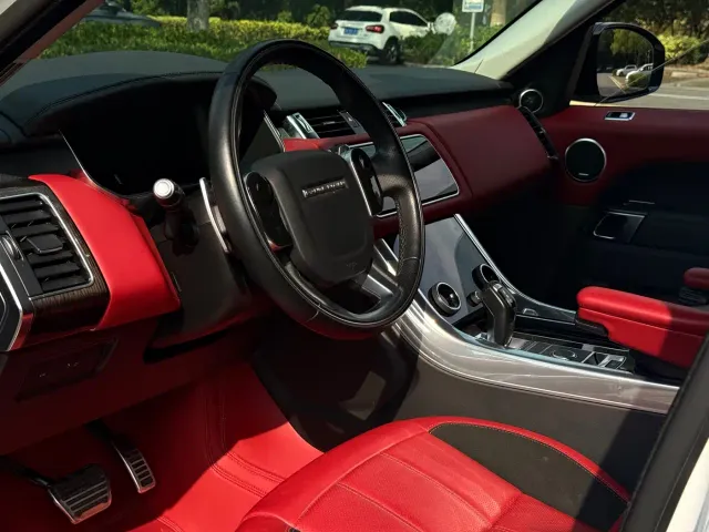 Land Rover Range Rover Sport — Фото автомобиля 3