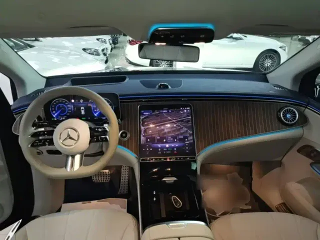 Mercedes-Benz EQE SUV — Фото автомобиля 9