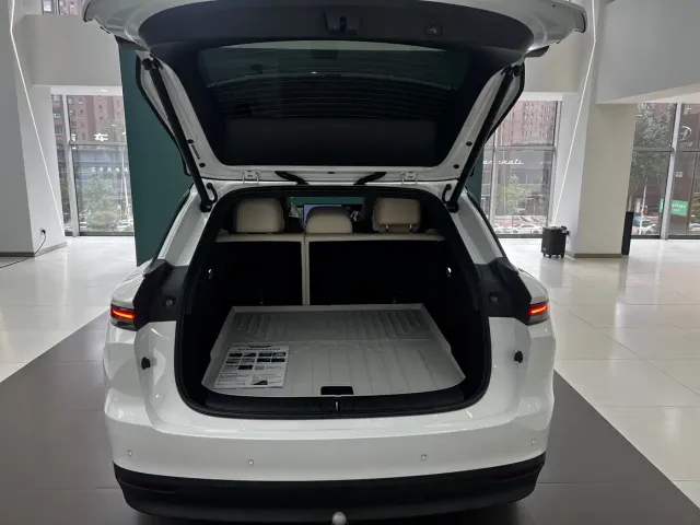Li Auto i6 — Фото автомобиля 7