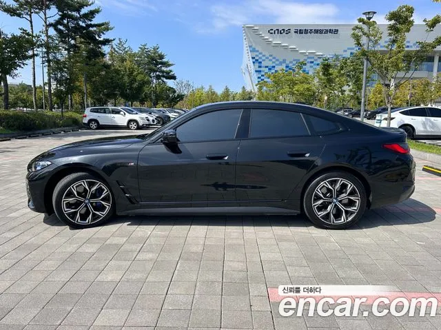 BMW i4 — Фото автомобиля 3