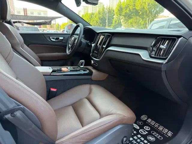 Volvo S60 Plug-in Hybrid — Фото автомобиля 14