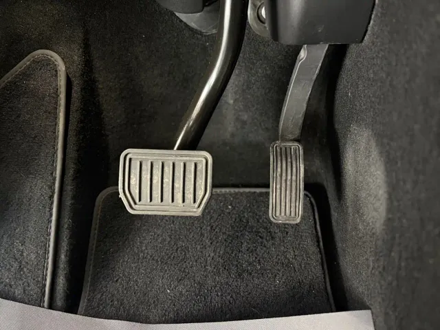 Tesla Model Y — Фото автомобиля 13