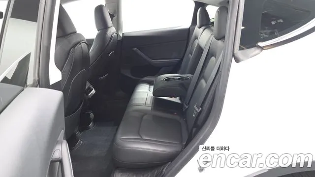 Tesla Model Y — Фото автомобиля 18