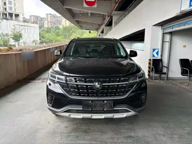Forthing T5 — Фото автомобиля 2