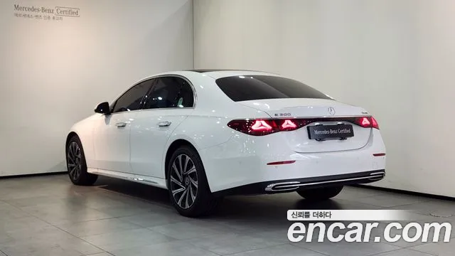 Mercedes-Benz E-Class — Фото автомобиля 2