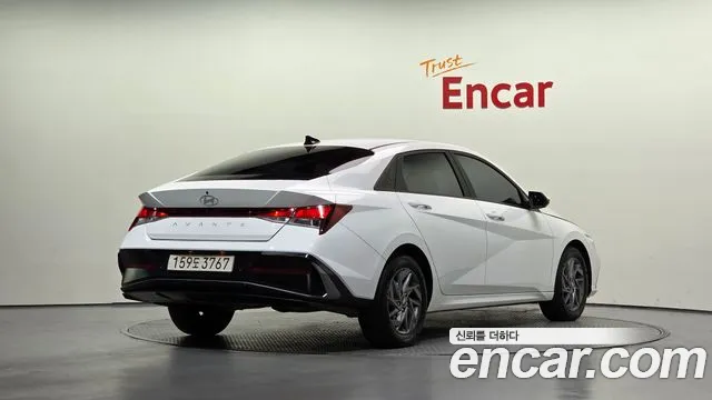Hyundai Avante CN7 — Фото автомобиля 2