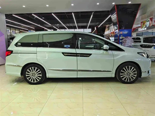 Honda Elysion — Фото автомобиля 16