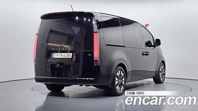 Hyundai Staria Staria 4WD Lounge 9 мест — Фото автомобиля 2