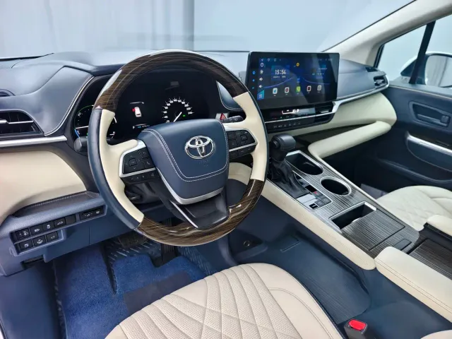 Toyota Sienna — Фото автомобиля 4