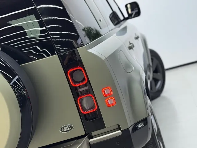 Land Rover Defender — Фото автомобиля 17