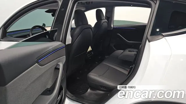 Tesla Model Y — Фото автомобиля 12