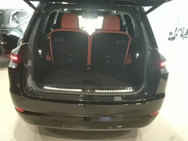 Li Auto L9 — Фото автомобиля 18