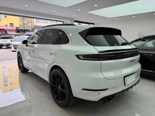 Porsche Cayenne — Фото автомобиля 12