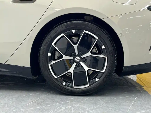 Xiaomi SU7 — Фото автомобиля 28