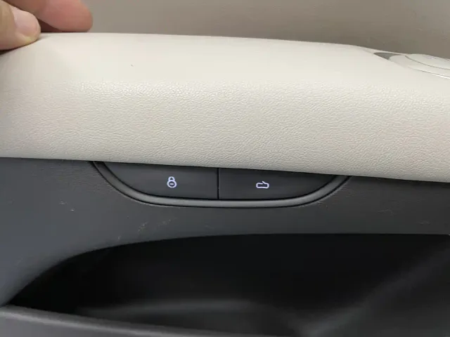 IM Motors L6 — Фото автомобиля 15
