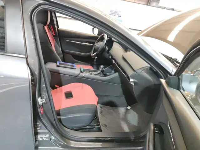 Mazda Axela — Фото автомобиля 8