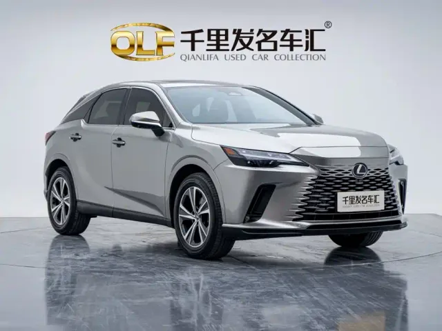 Lexus RX — Фото автомобиля 5
